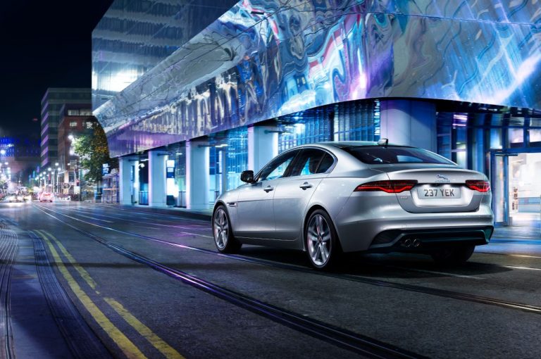 Jaguar XE 2021: immagini ufficiali