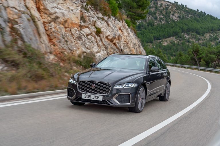 Jaguar XF 2021: immagini ufficiali