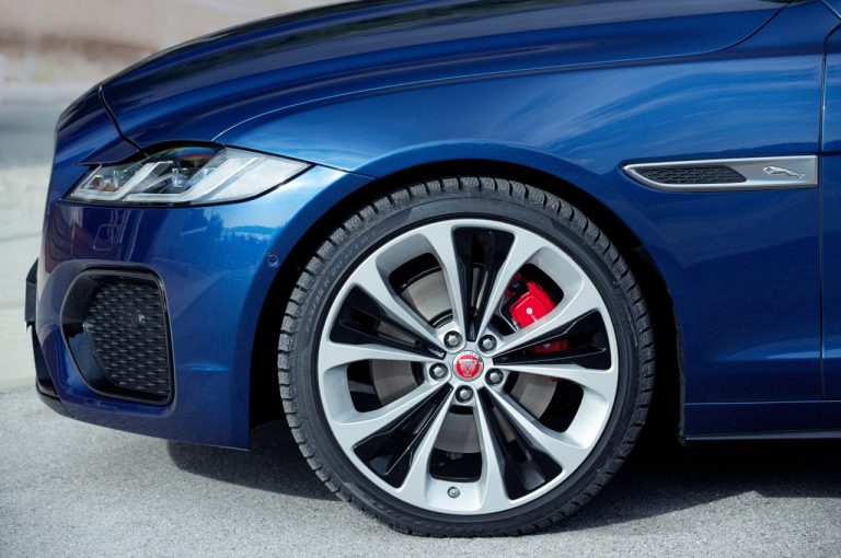 Jaguar XF 2021: immagini ufficiali