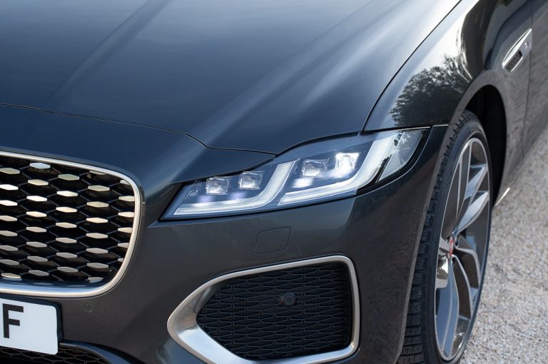 Jaguar XF 2021: immagini ufficiali