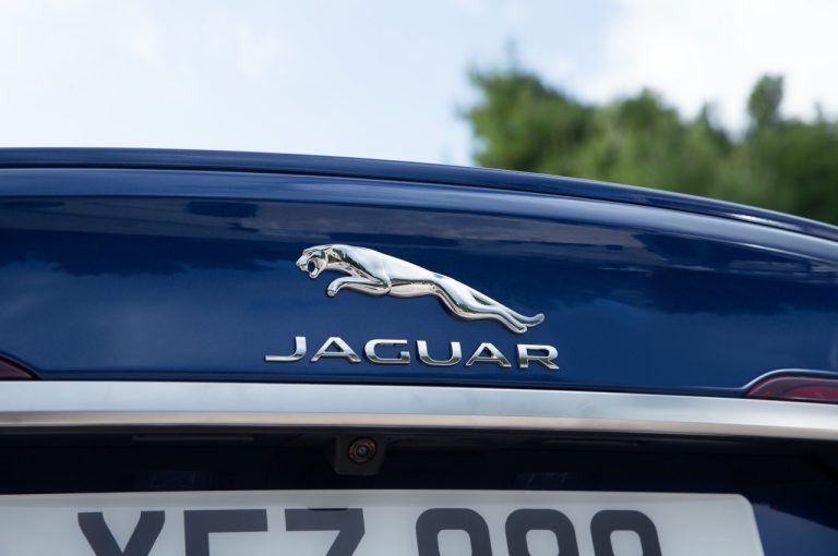 Jaguar XF 2021: immagini ufficiali