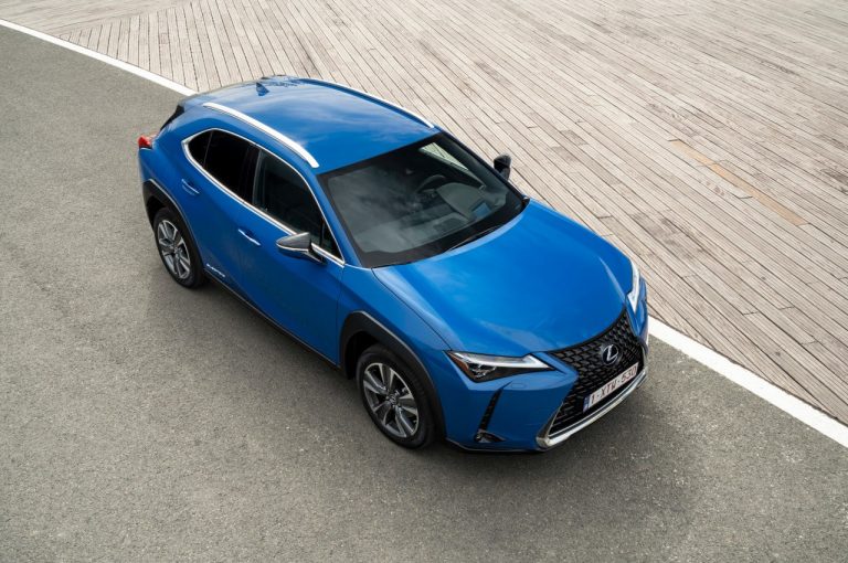Lexus UX 300e 2021: immagini ufficiali