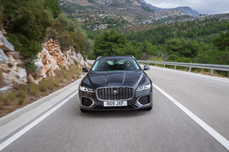 Jaguar XF 2021: immagini ufficiali