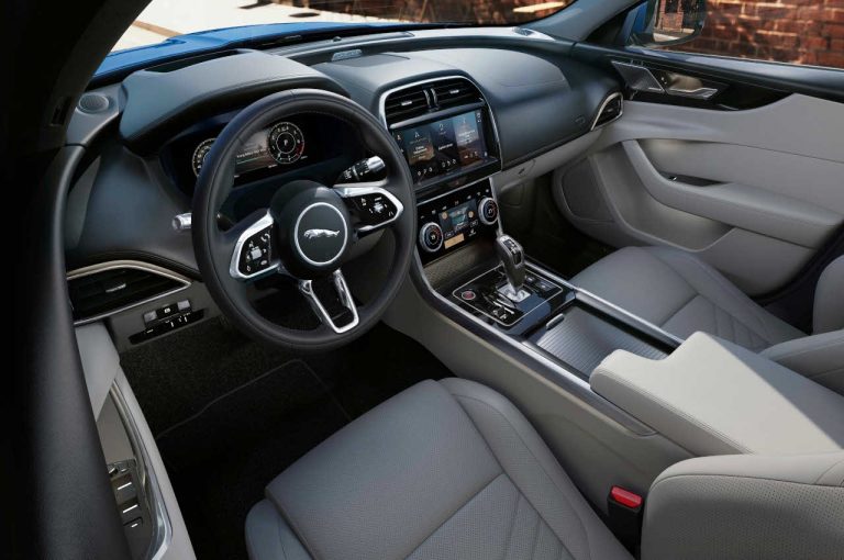 Jaguar XE 2021: immagini ufficiali