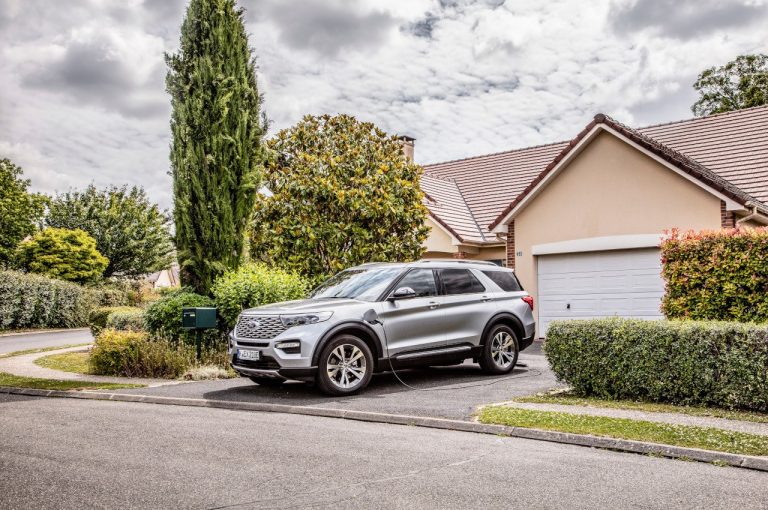Ford Explorer Plug-in Hybrid 2020: immagini ufficiali