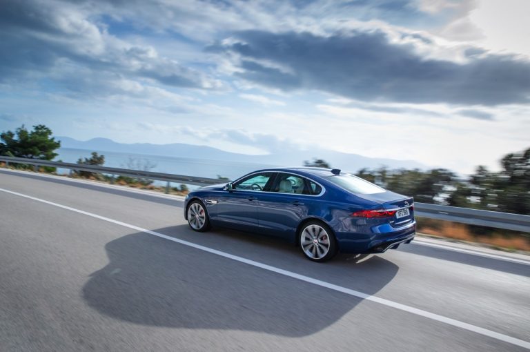 Jaguar XF 2021: immagini ufficiali
