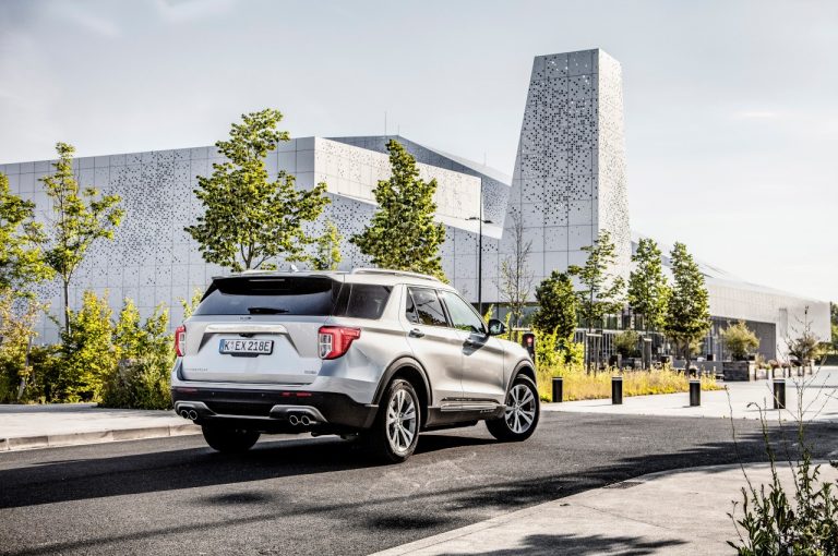 Ford Explorer Plug-in Hybrid 2020: immagini ufficiali