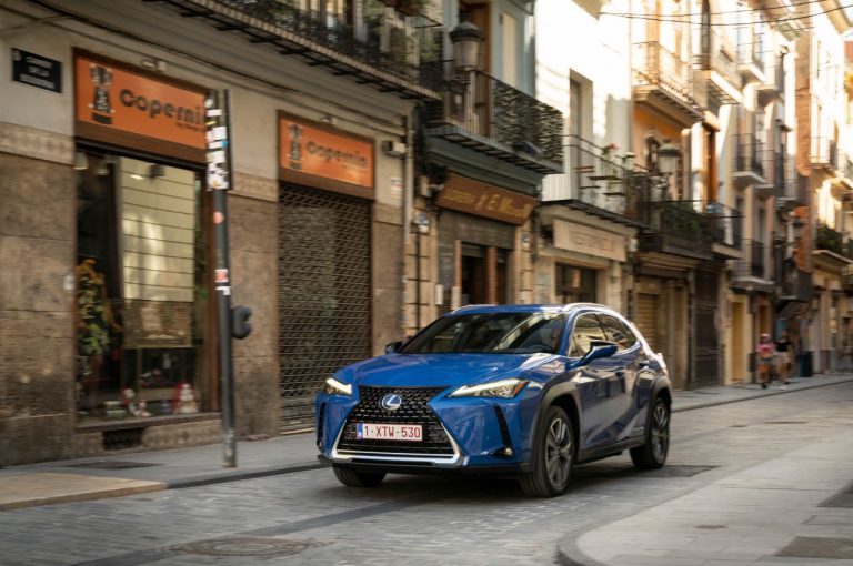 Lexus UX 300e 2021: immagini ufficiali