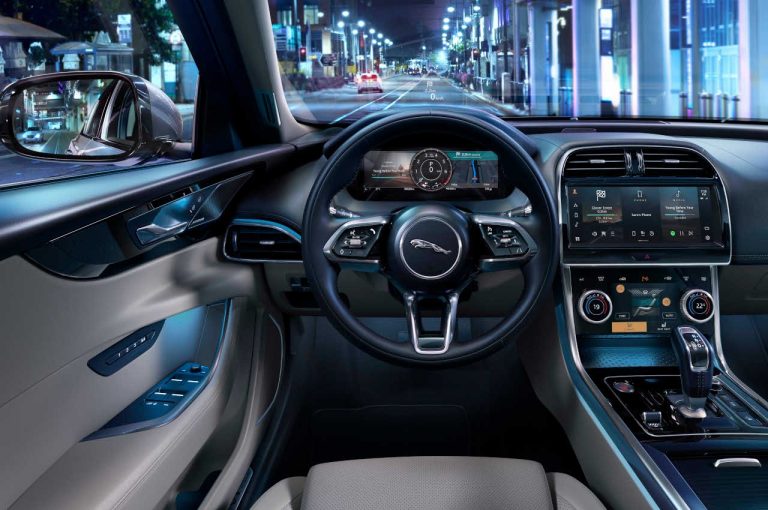 Jaguar XE 2021: immagini ufficiali