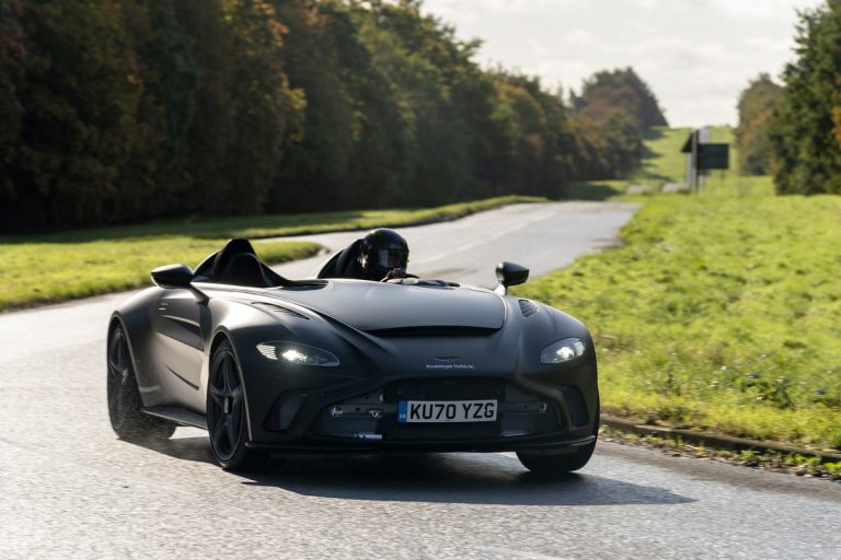 Aston Martin V12 Speedster: immagini ufficiali