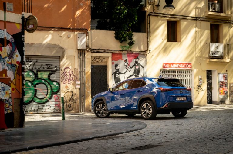 Lexus UX 300e 2021: immagini ufficiali