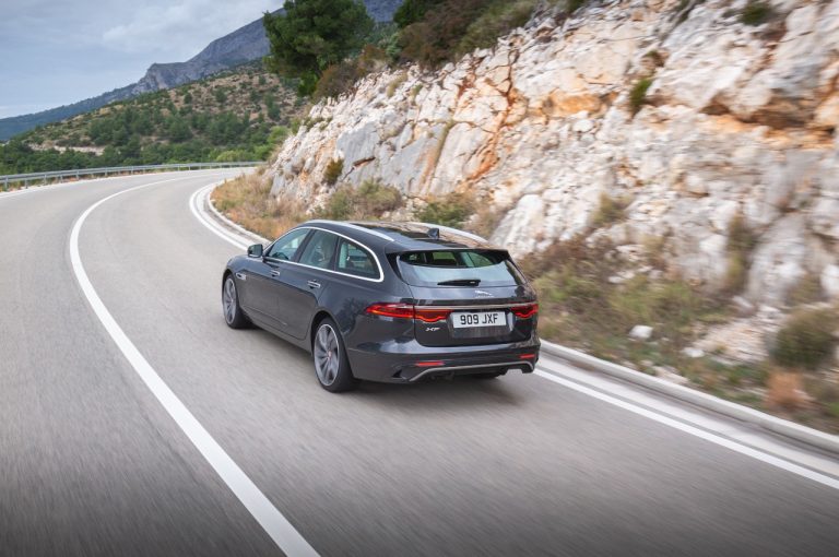 Jaguar XF 2021: immagini ufficiali