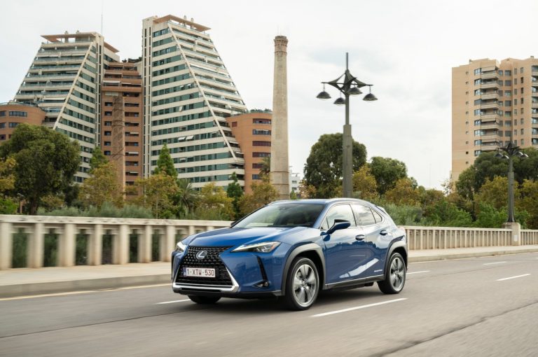Lexus UX 300e 2021: immagini ufficiali