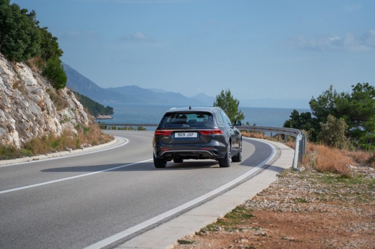 Jaguar XF 2021: immagini ufficiali