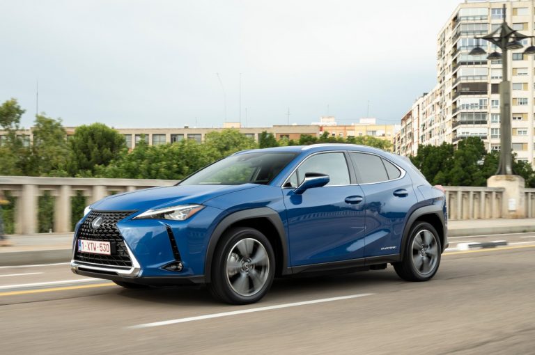 Lexus UX 300e 2021: immagini ufficiali