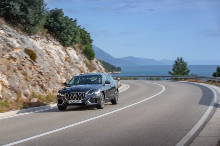 Jaguar XF 2021: immagini ufficiali
