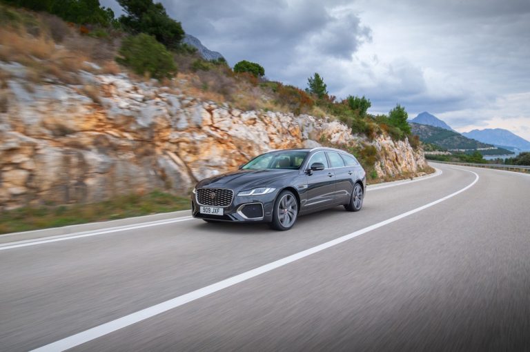Jaguar XF 2021: immagini ufficiali