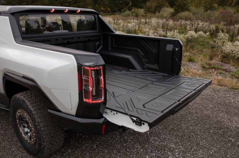 GMC Hummer EV: immagini ufficiali