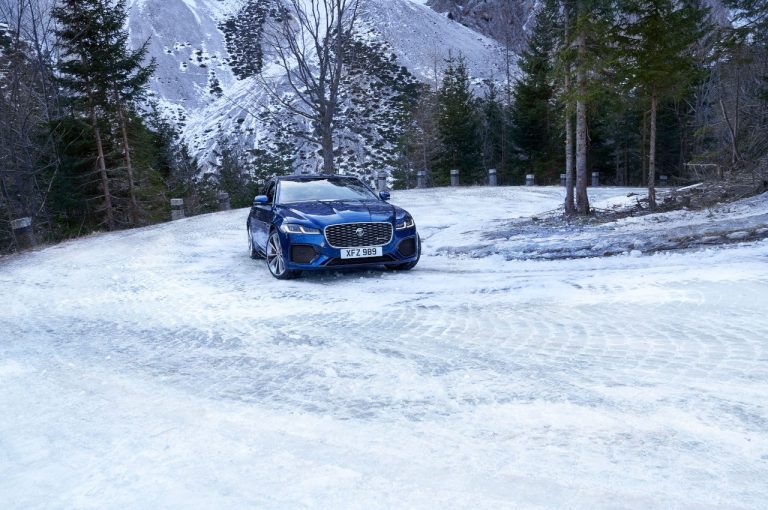 Jaguar XF 2021: immagini ufficiali