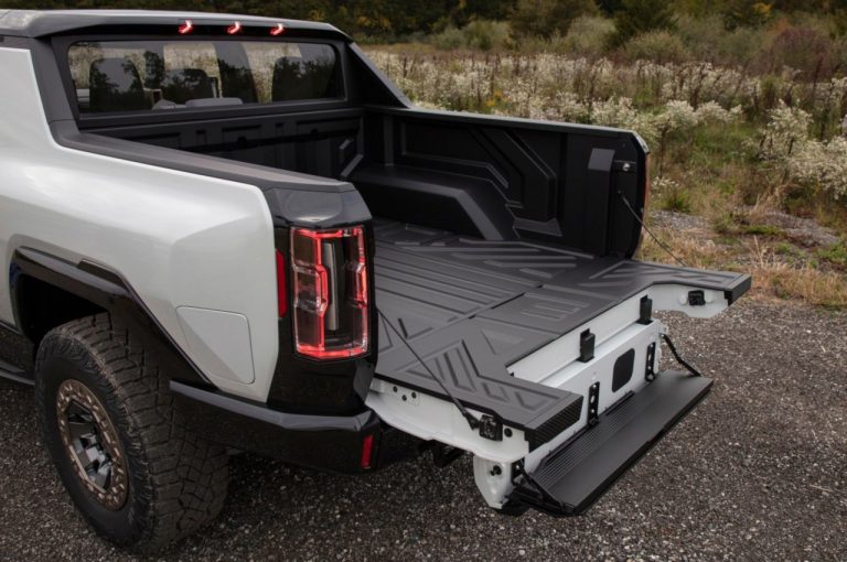 GMC Hummer EV: immagini ufficiali