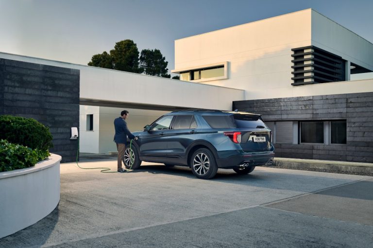 Ford Explorer Plug-in Hybrid 2020: immagini ufficiali