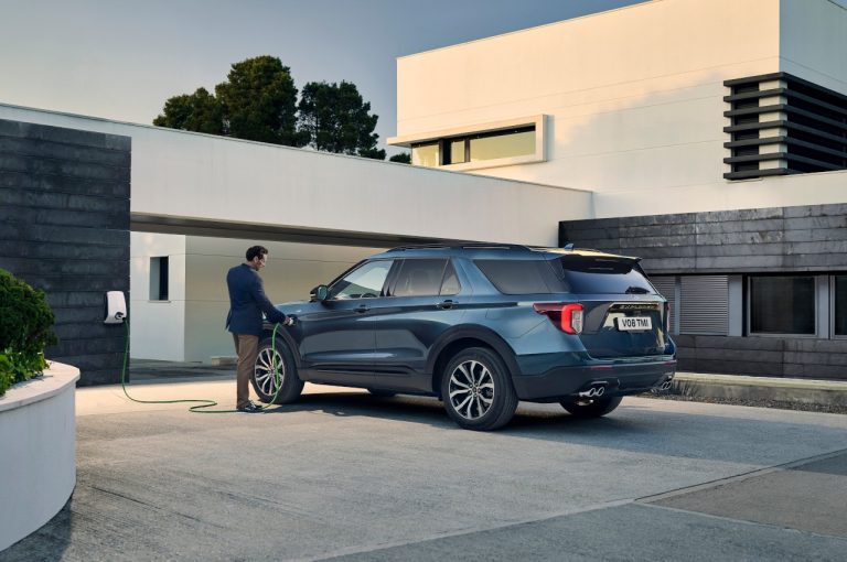 Ford Explorer Plug-in Hybrid 2020: immagini ufficiali