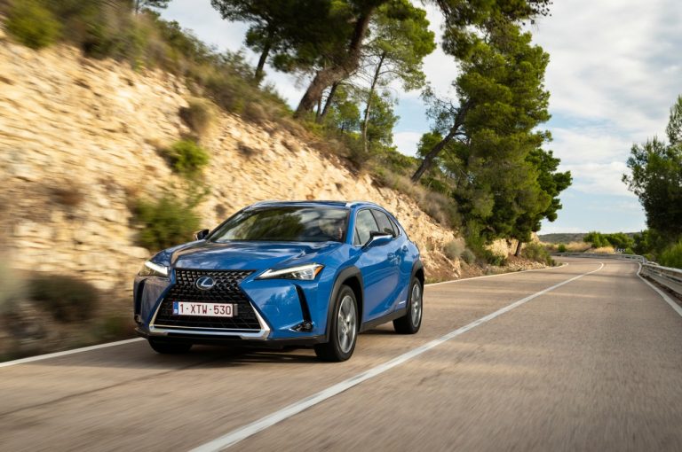 Lexus UX 300e 2021: immagini ufficiali