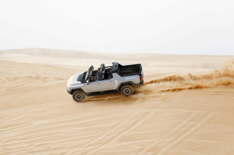 GMC Hummer EV: immagini ufficiali