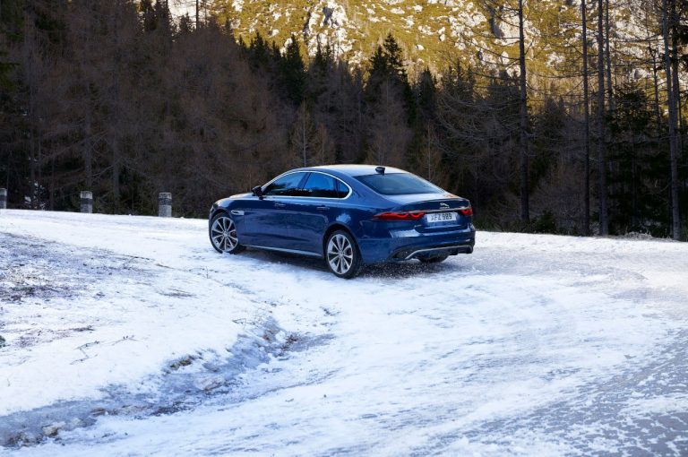 Jaguar XF 2021: immagini ufficiali