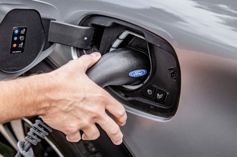 Ford Explorer Plug-in Hybrid 2020: immagini ufficiali
