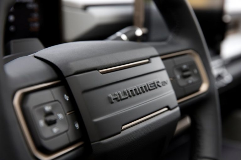 GMC Hummer EV: immagini ufficiali