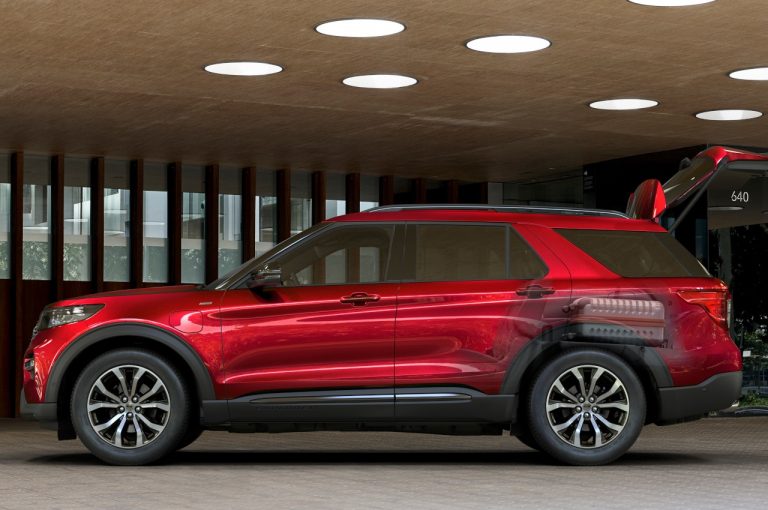 Ford Explorer Plug-in Hybrid 2020: immagini ufficiali