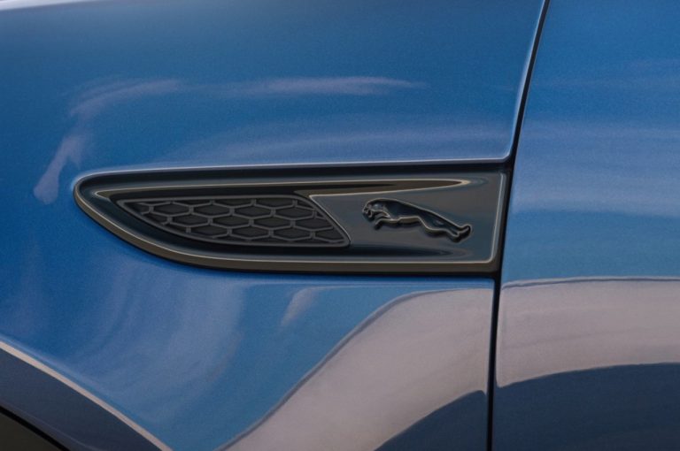 Jaguar E-Pace 2021: immagini ufficiali