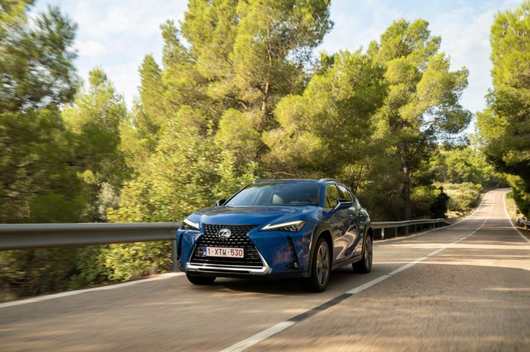 Lexus UX 300e 2021: immagini ufficiali