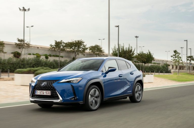 Lexus UX 300e 2021: immagini ufficiali