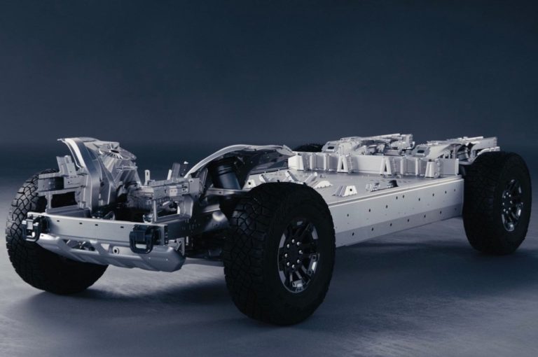 GMC Hummer EV: immagini ufficiali