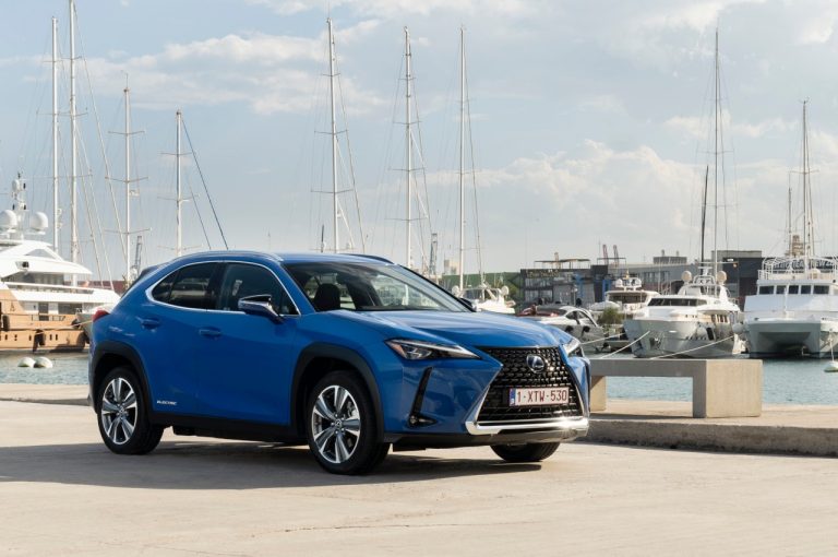 Lexus UX 300e 2021: immagini ufficiali