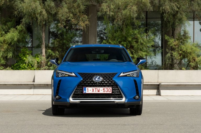 Lexus UX 300e 2021: immagini ufficiali