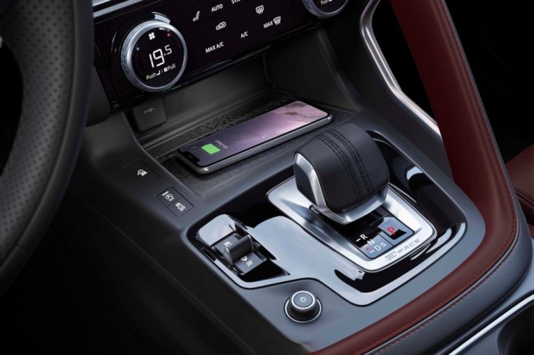 Jaguar E-Pace 2021: immagini ufficiali