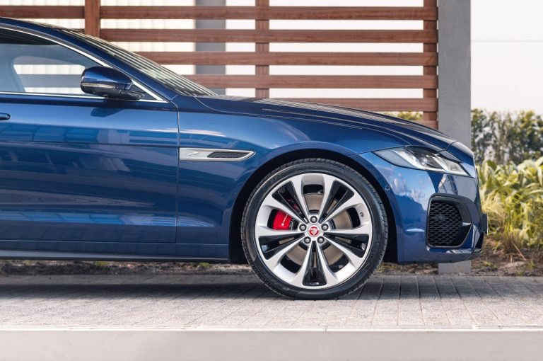 Jaguar XF 2021: immagini ufficiali