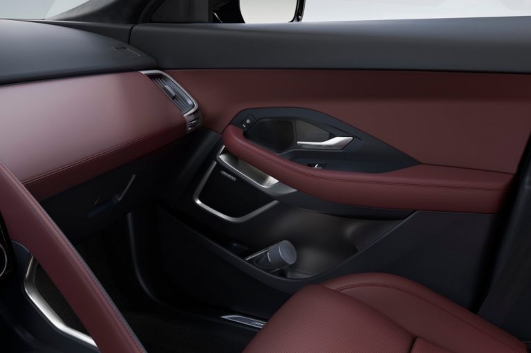 Jaguar E-Pace 2021: immagini ufficiali