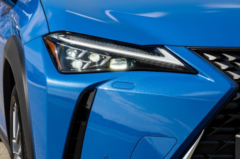 Lexus UX 300e 2021: immagini ufficiali