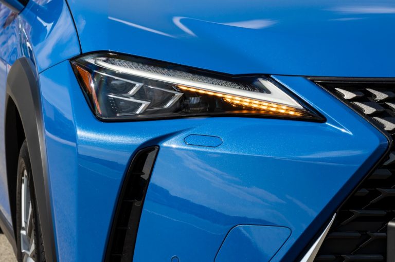 Lexus UX 300e 2021: immagini ufficiali