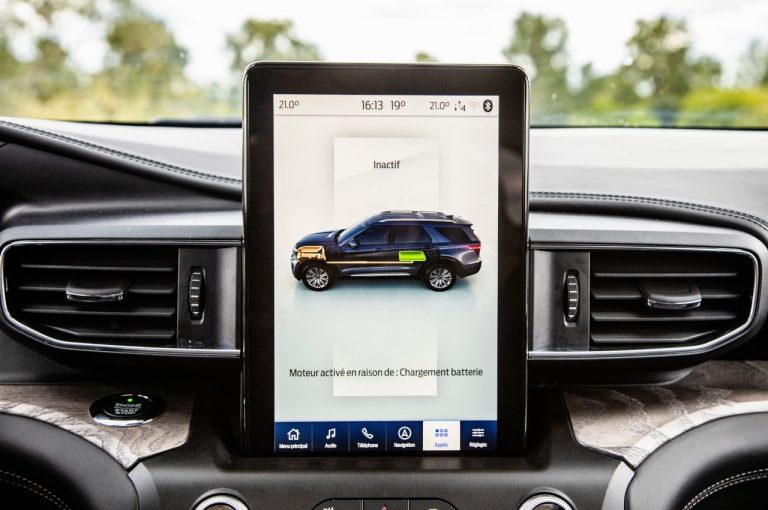 Ford Explorer Plug-in Hybrid 2020: immagini ufficiali