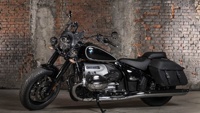BMW R 18 Classic: immagini ufficiali