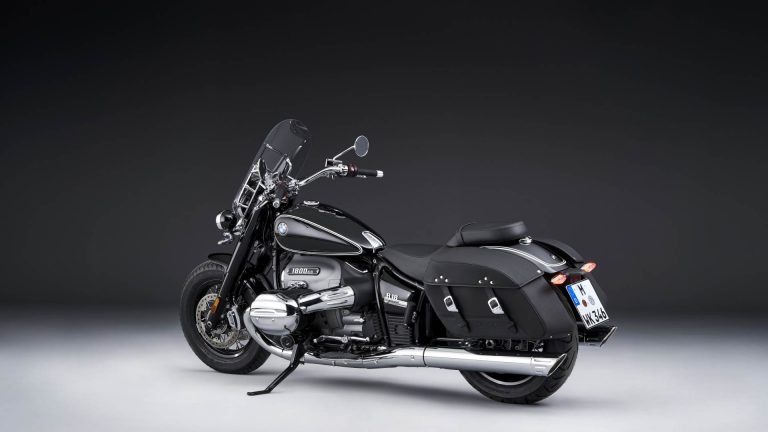BMW R 18 Classic: immagini ufficiali