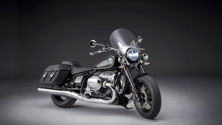 BMW R 18 Classic: immagini ufficiali