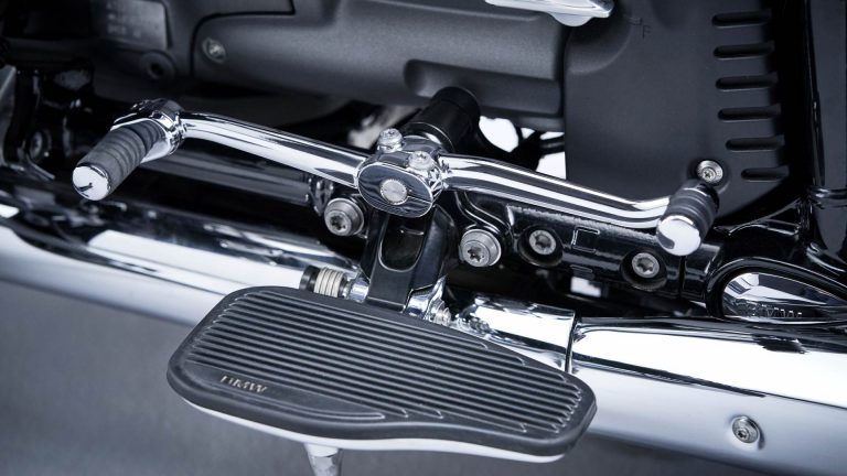 BMW R 18 Classic: immagini ufficiali