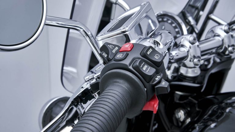 BMW R 18 Classic: immagini ufficiali