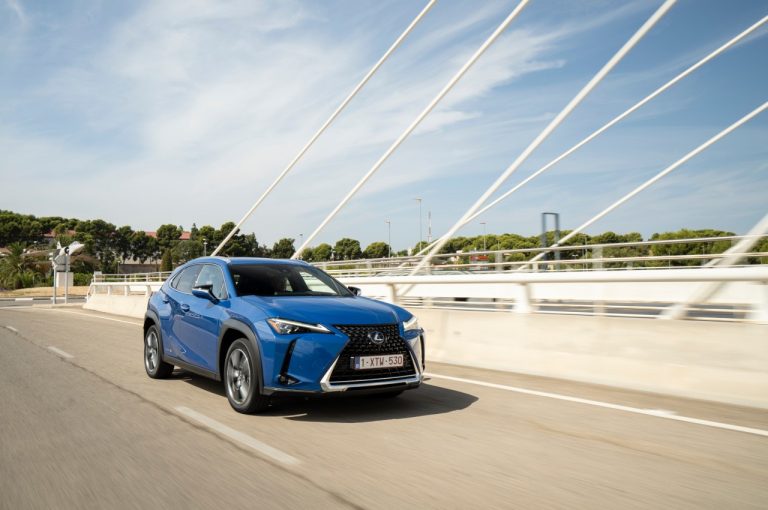 Lexus UX 300e 2021: immagini ufficiali